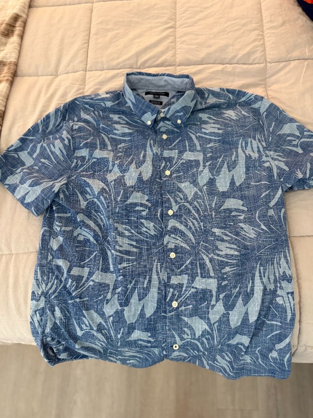 Tommy Hilfiger Mens XL Custom Fit Blue Tropical Leaf Short Sleeve Button Shirt